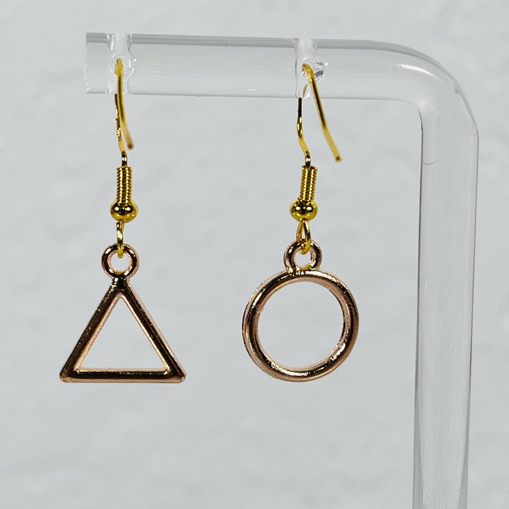 4/$20 Pink Geometric Earrings - Picture 4 of 8